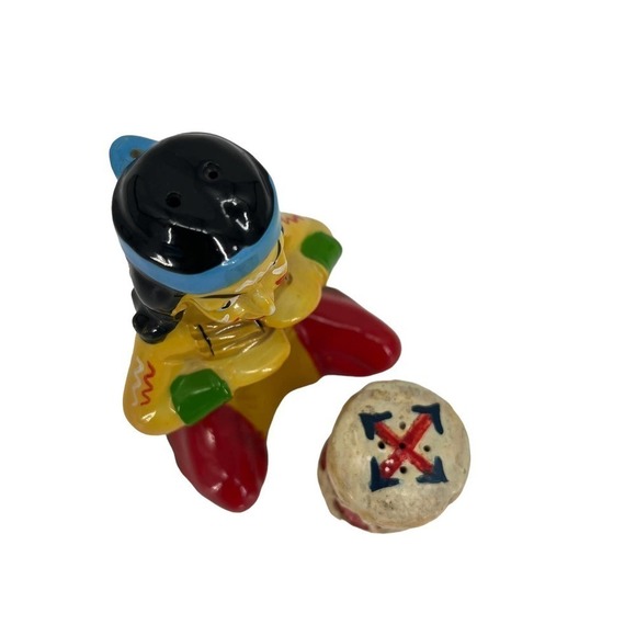 Vintage Salt & Pepper Shakers Native American Man & Drum Collectable Ceramic - Picture 6 of 8